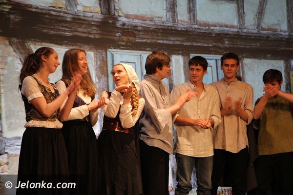 uczniowie-zeroma-graja-w-teatrze-modziezy-trzech-krajow-foto-46865