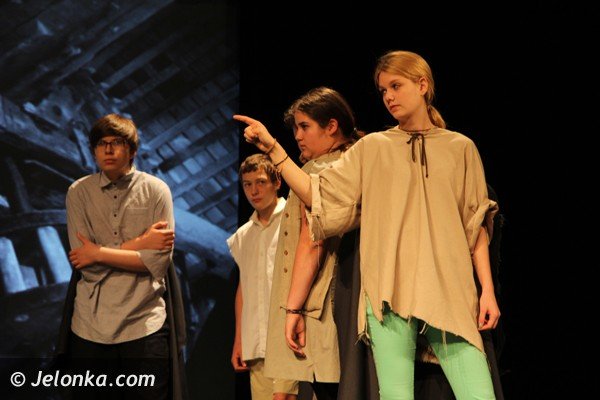 uczniowie-zeroma-graja-w-teatrze-modziezy-trzech-krajow-foto-46865