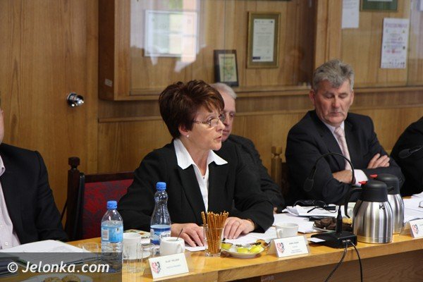 absolutorium-dla-wadz-powiatu-jeleniogorskiego-foto-46886