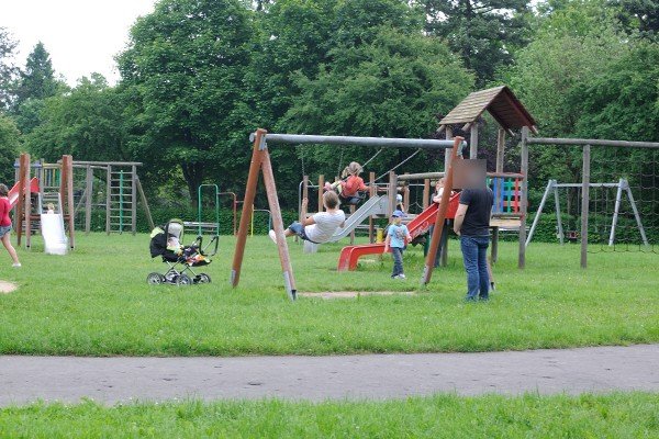 czytelnik-nie-dewastujcie-placu-zabaw-w-parku-foto-46940