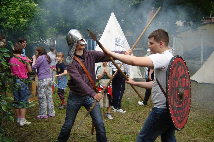 dzieci-sie-przeniosy-w-swiat-sredniowiecza-foto-46991