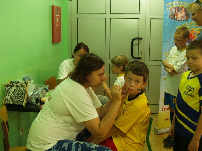 wielki-mecz-przyjacio-piki-noznej-przy-ul-zotniczej-foto-47021