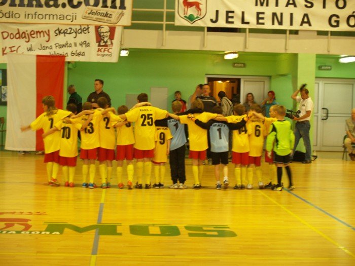 wielki-mecz-przyjacio-piki-noznej-przy-ul-zotniczej-foto-47021