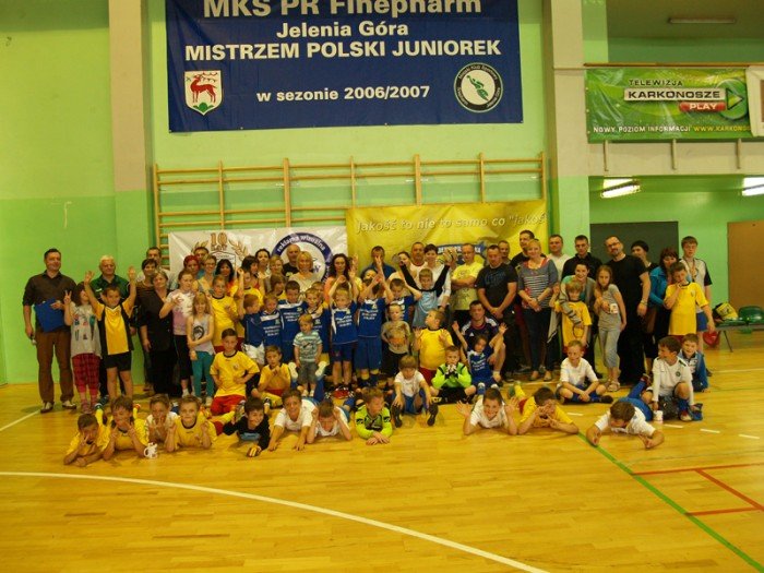 wielki-mecz-przyjacio-piki-noznej-przy-ul-zotniczej-foto-47021
