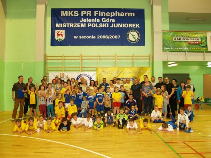 wielki-mecz-przyjacio-piki-noznej-przy-ul-zotniczej-foto-47021