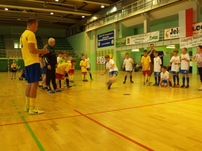 wielki-mecz-przyjacio-piki-noznej-przy-ul-zotniczej-foto-47021