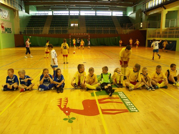 wielki-mecz-przyjacio-piki-noznej-przy-ul-zotniczej-foto-47021