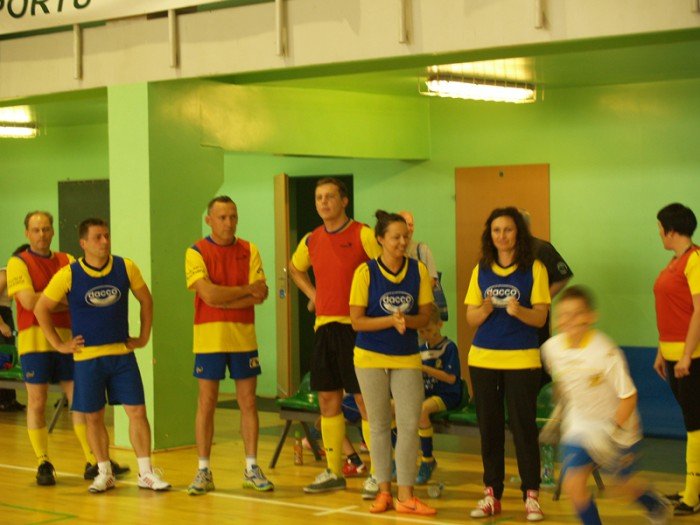 wielki-mecz-przyjacio-piki-noznej-przy-ul-zotniczej-foto-47021