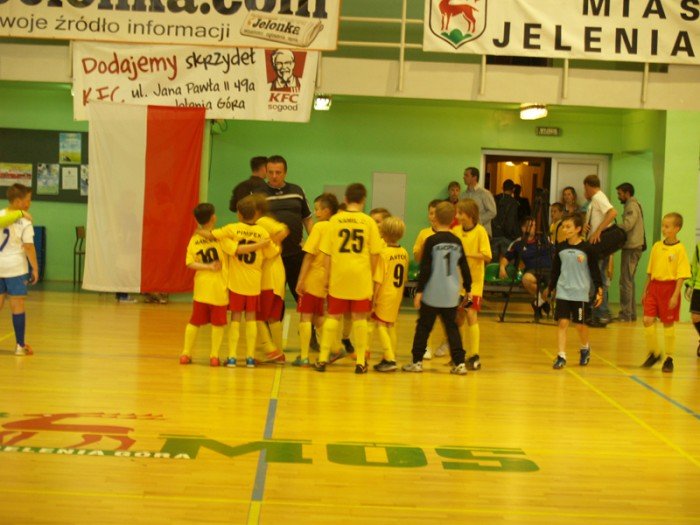 wielki-mecz-przyjacio-piki-noznej-przy-ul-zotniczej-foto-47021