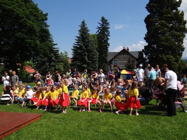 polonezem-i-swietna-zabawa-powitali-wakacje-foto-47100