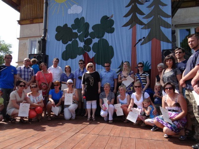 polonezem-i-swietna-zabawa-powitali-wakacje-foto-47100