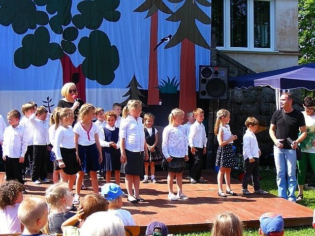 polonezem-i-swietna-zabawa-powitali-wakacje-foto-47100