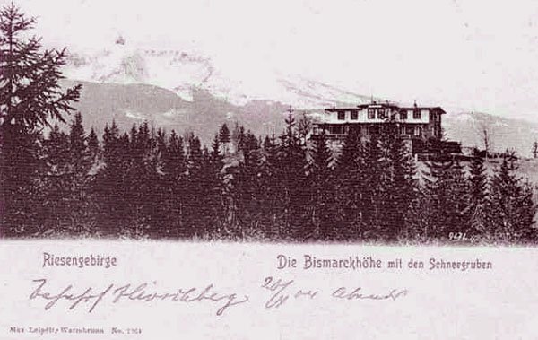 Bismarkhoehe (Grzybowiec), na drugim planie Śnieżne Kotły.