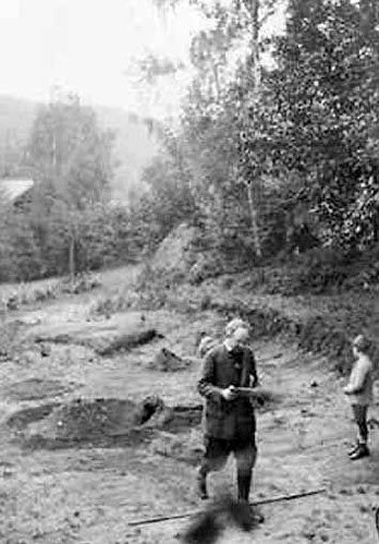 Gerhart Hauptmann na placu budowy swojej rezydencji Wiesenstein.