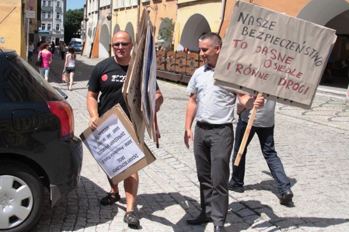 pikietowali-pod-ratuszem-maja-dosc-obietnic-foto-47187