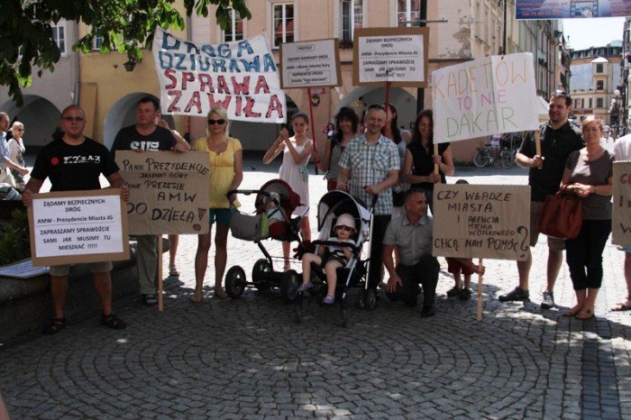 pikietowali-pod-ratuszem-maja-dosc-obietnic-foto-47187