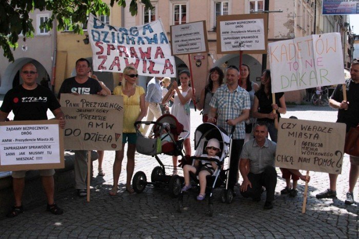 pikietowali-pod-ratuszem-maja-dosc-obietnic-foto-47187