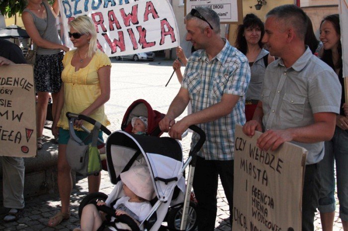 pikietowali-pod-ratuszem-maja-dosc-obietnic-foto-47187