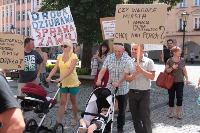 pikietowali-pod-ratuszem-maja-dosc-obietnic-foto-47187