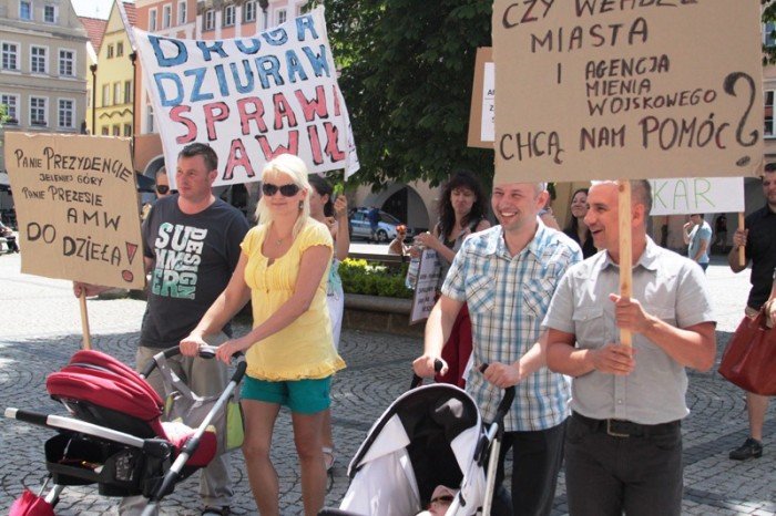 pikietowali-pod-ratuszem-maja-dosc-obietnic-foto-47187