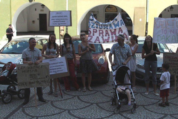 pikietowali-pod-ratuszem-maja-dosc-obietnic-foto-47187