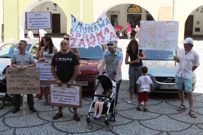 pikietowali-pod-ratuszem-maja-dosc-obietnic-foto-47187