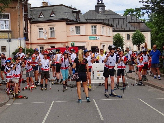 sportowe-zmagania-najmodszych-na-dni-sobieszowa-foto-47233