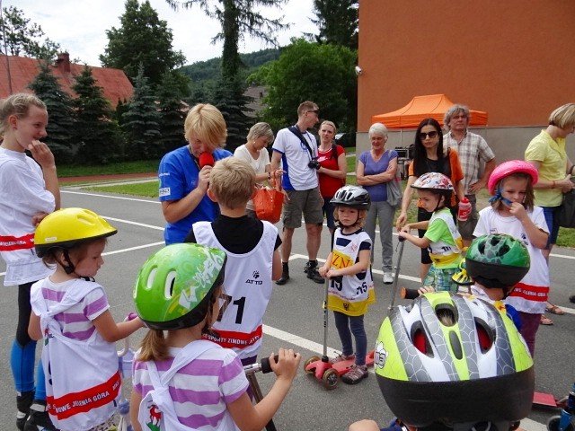 sportowe-zmagania-najmodszych-na-dni-sobieszowa-foto-47233