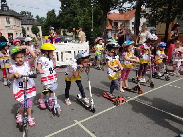sportowe-zmagania-najmodszych-na-dni-sobieszowa-foto-47233