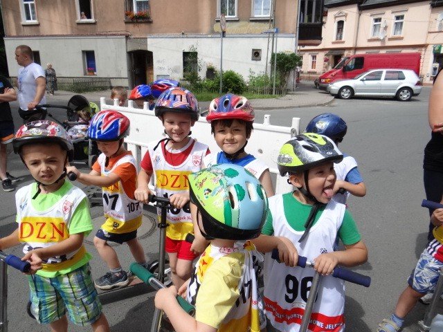 sportowe-zmagania-najmodszych-na-dni-sobieszowa-foto-47233
