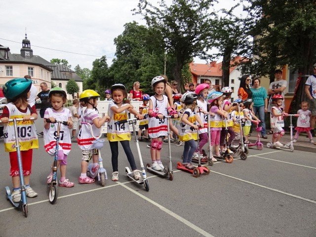 sportowe-zmagania-najmodszych-na-dni-sobieszowa-foto-47233