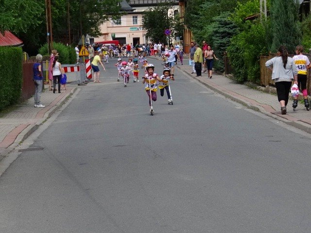 sportowe-zmagania-najmodszych-na-dni-sobieszowa-foto-47233