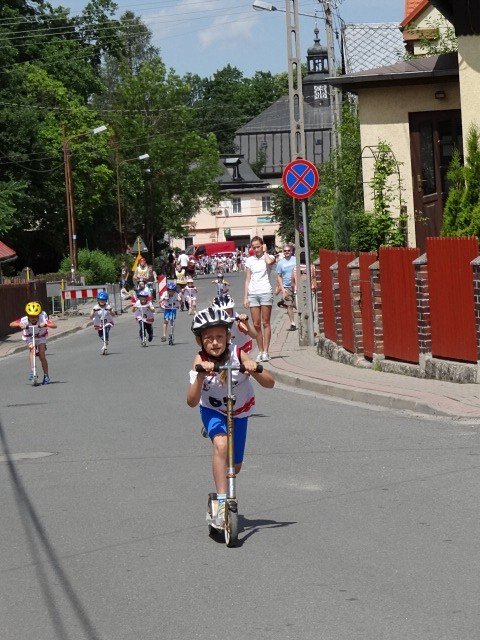 sportowe-zmagania-najmodszych-na-dni-sobieszowa-foto-47233