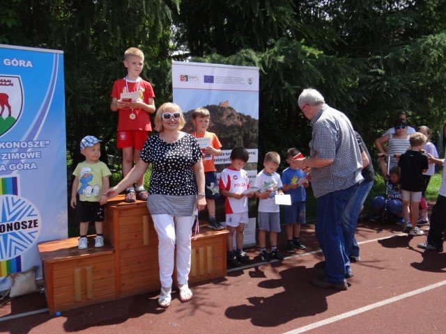 sportowe-zmagania-najmodszych-na-dni-sobieszowa-foto-47233