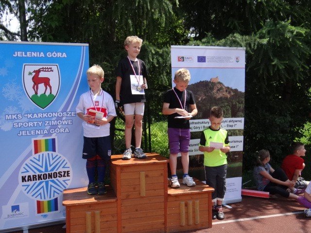 sportowe-zmagania-najmodszych-na-dni-sobieszowa-foto-47233