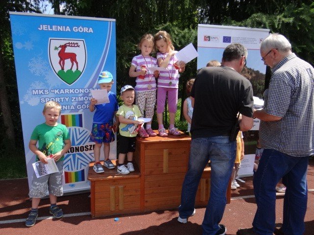 sportowe-zmagania-najmodszych-na-dni-sobieszowa-foto-47233