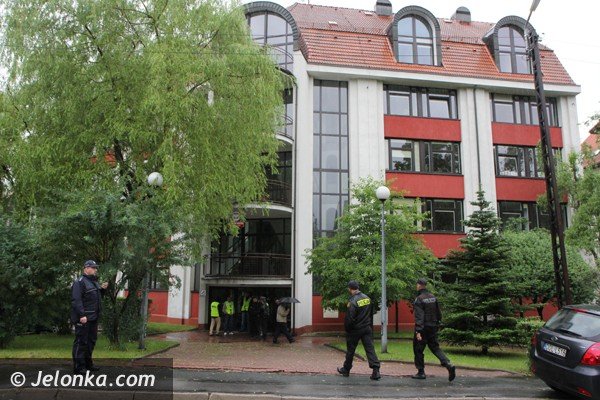 bomba-w-jeleniogorskiej-prokuraturze-takie-faszywe-alarmy-byy-dzis-w-caej-polsce-aktualizacja-foto-47241