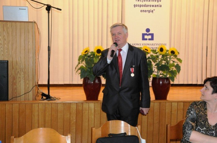 medal-komisji-edukacji-narodowej-dla-jeleniogorzanina-47283