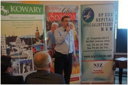 seniorzy-na-akademii-w-kowarach-jutro-spiewograj-foto-47297