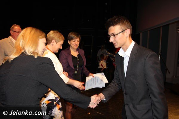 uczniowie-norwida-pozegnali-rok-szkolny-tuwimem-foto-47316