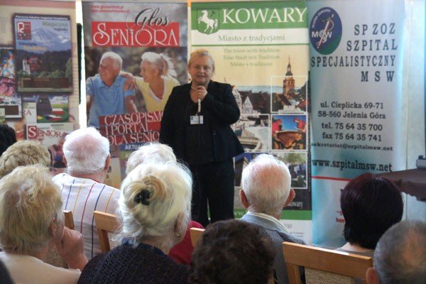 seniorzy-akademicy-w-kowarach-dzisiaj-spiewograj-foto-47317