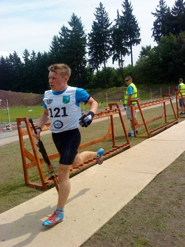 biathlonisci-rywalizuja-w-czarnym-borze-foto-47329
