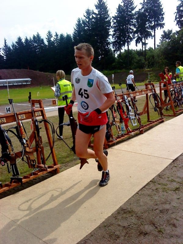 biathlonisci-rywalizuja-w-czarnym-borze-foto-47329
