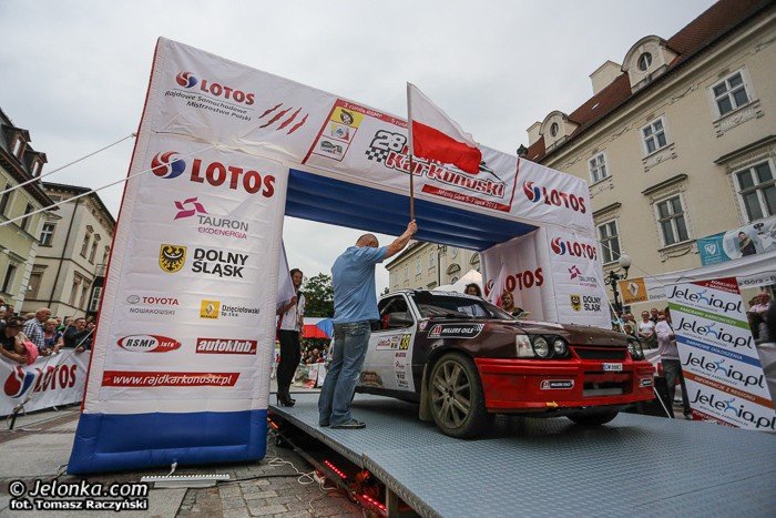 pokazali-sie-kibicom-na-placu-piastowskim-foto-47419