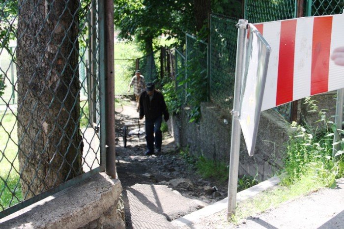 mieszkancy-zamiast-nam-pomoc-zamkneli-przejscie-foto-47453
