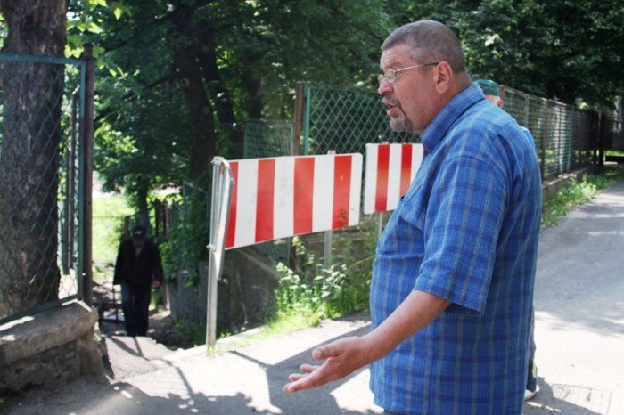 mieszkancy-zamiast-nam-pomoc-zamkneli-przejscie-foto-47453