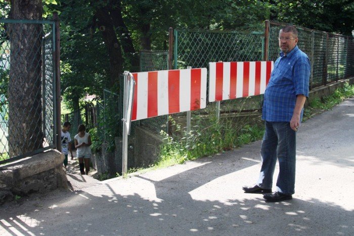 mieszkancy-zamiast-nam-pomoc-zamkneli-przejscie-foto-47453