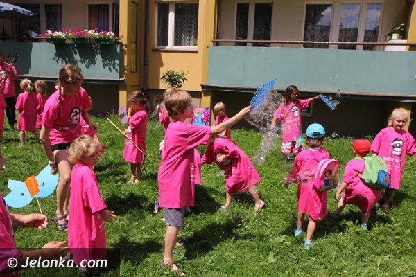 skok-w-blok-robi-furore-wsrod-dzieci-foto-47455