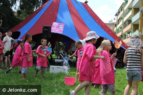 skok-w-blok-robi-furore-wsrod-dzieci-foto-47455