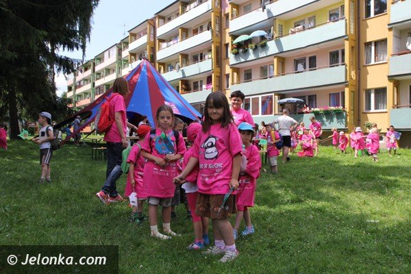 skok-w-blok-robi-furore-wsrod-dzieci-foto-47455
